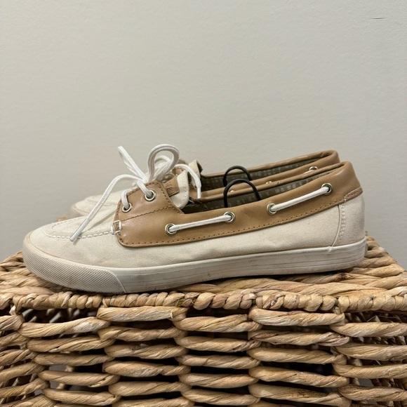 Tommy Hilfiger White & Tan Slip On Boat Shoes 8 - Picture 2 of 8